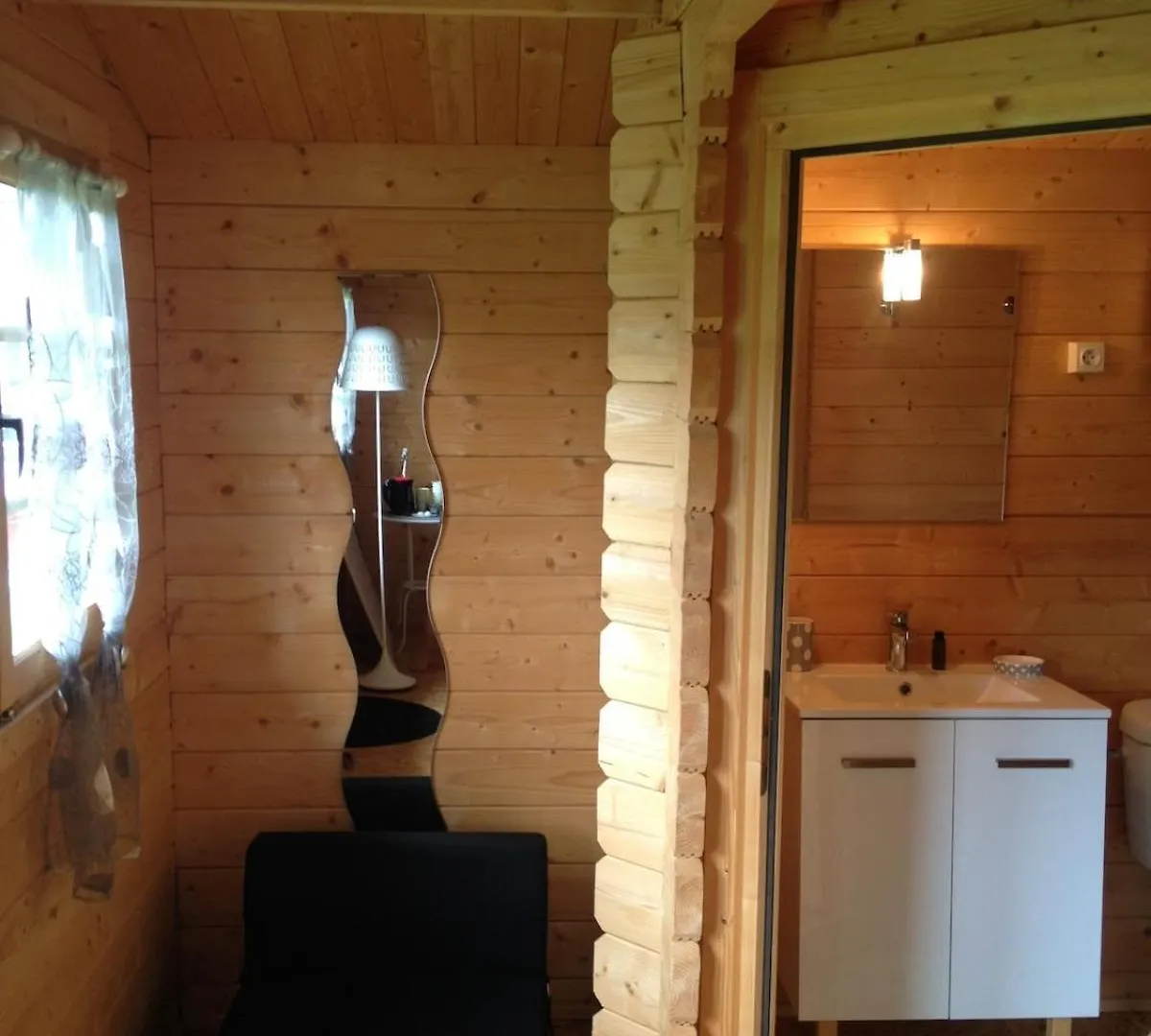 Holiday home Maison De Vacances Avec Ses Petits Chalets Aouste-sur-Sye