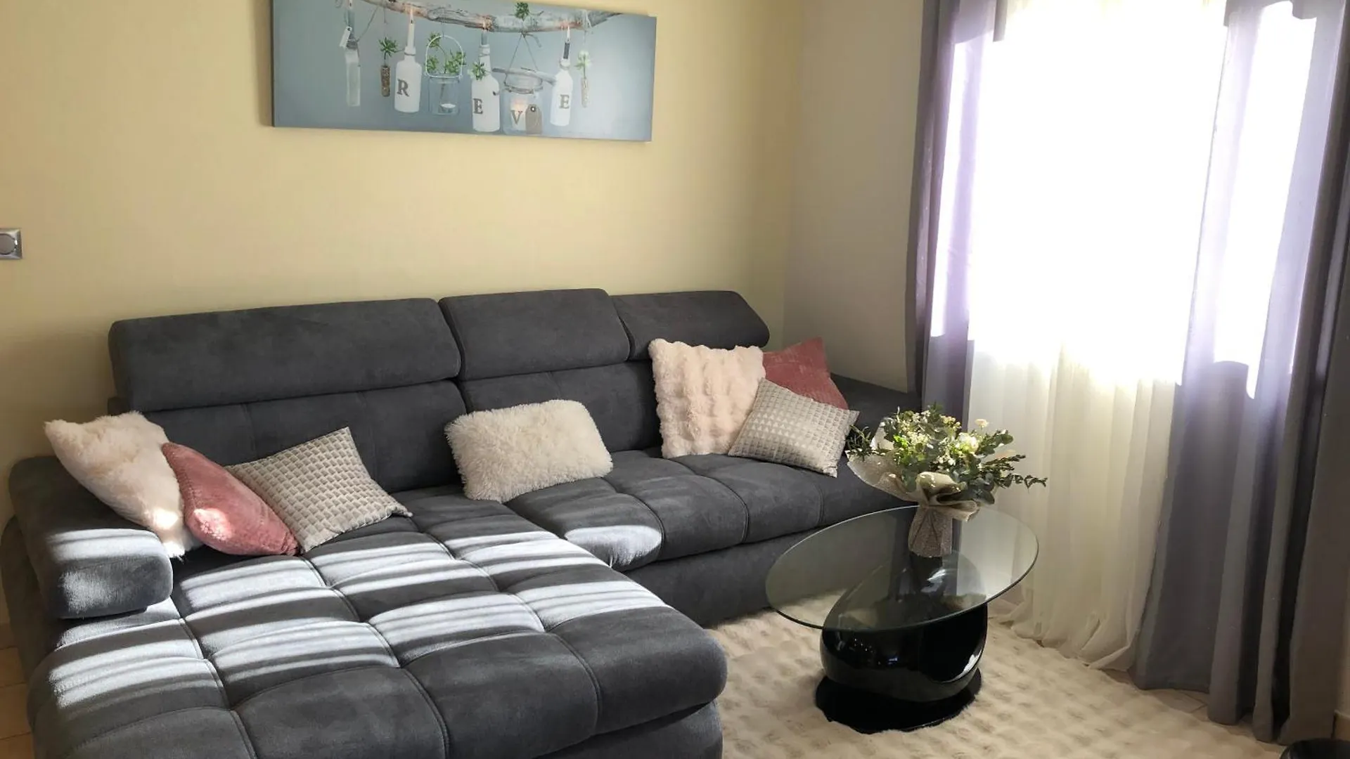 Holiday home Maison De Vacances Avec Ses Petits Chalets Aouste-sur-Sye