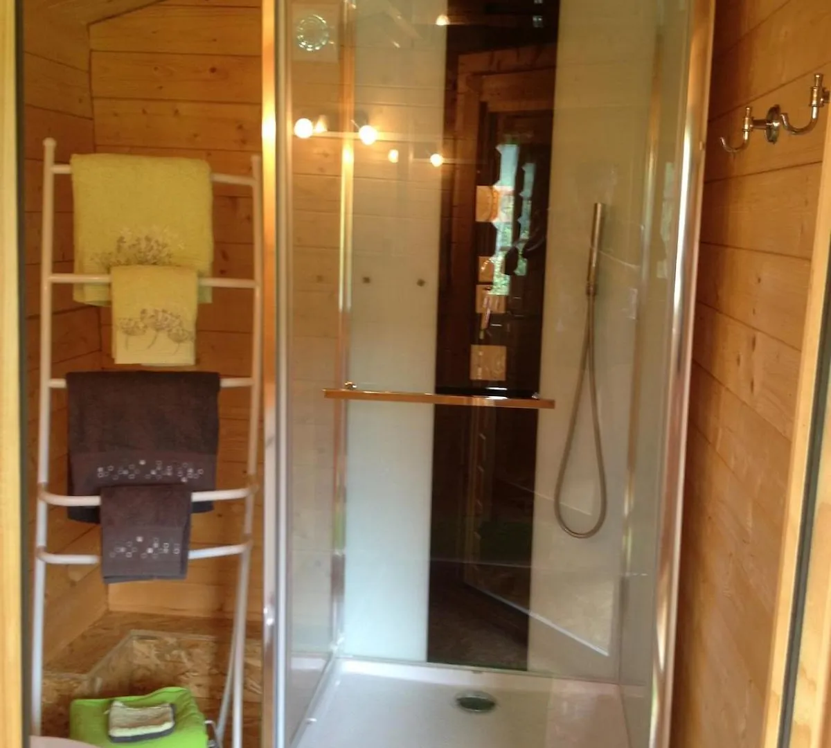 Maison De Vacances Avec Ses Petits Chalets Aouste-sur-Sye
